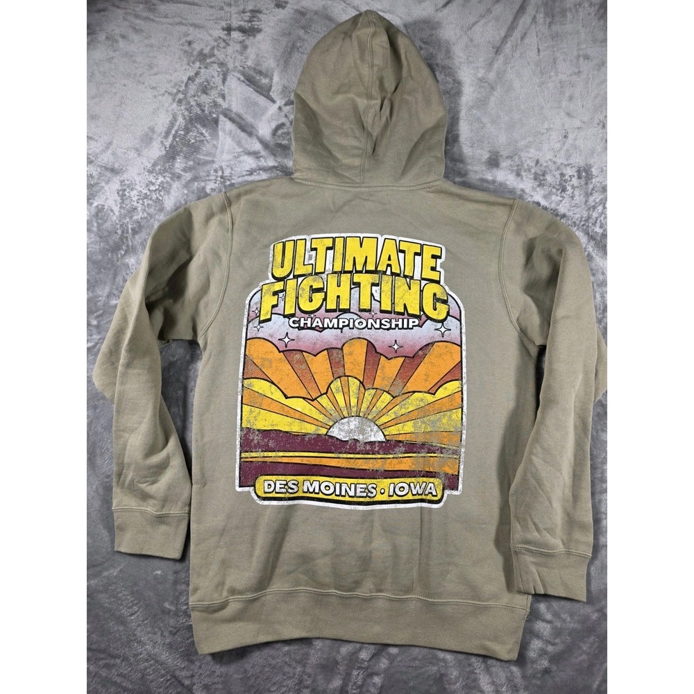 NWOT UFC Fleece Hoodie Sweatshirt Des Moines, Iowa Men's Small Distressed Logo